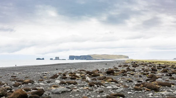 Reynisfjara ビーチとあり崖の表面 — ストック写真