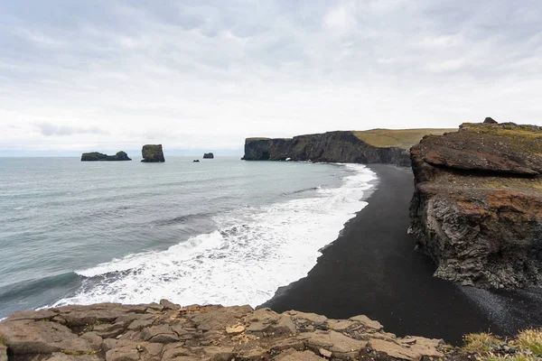 아이슬란드에 있는 Kirkjufjara 해변의 보기 — 스톡 사진