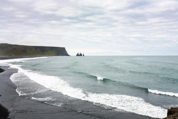 Kirkjufjara ve Reynisfjara siyah plajları