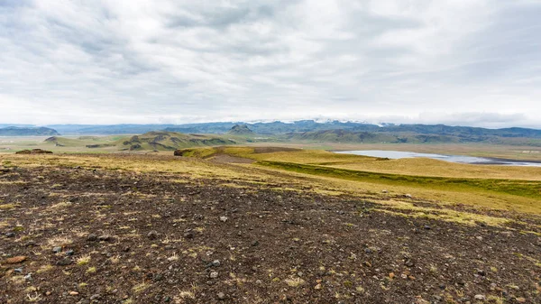 Cabo Dyrholaey y costa del océano Atlántico en Islandia — Foto de Stock