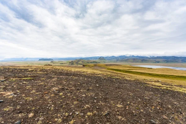 Dyrholaey cape and Atlantic ocean shore in Iceland — Stock Photo, Image