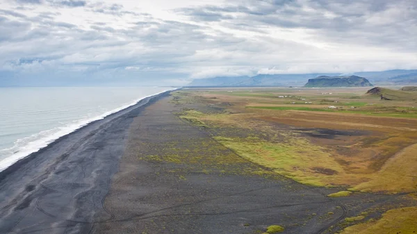 Solheimafjara sahil Dyrholaey cape üzerinden görünümünü