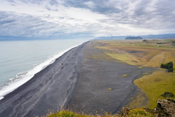 Solheimafjara kıyı şeridi Dyrholaey cape üzerinden görüntülemek