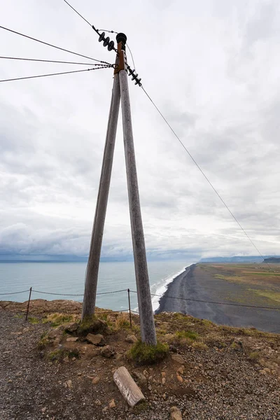 Elektrikli tel sonrası Dyrholaey cape İzlanda üzerinde — Stok fotoğraf