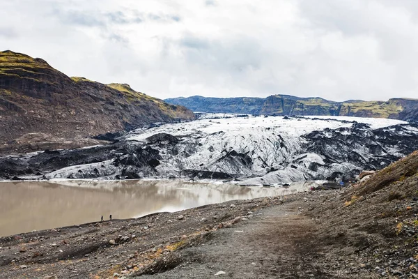 Ruta de senderismo al glaciar Solheimajokull en Islandia — Foto de Stock