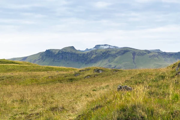 Scenario naturale sulla penisola di Dyrholaey in Islanda — Foto Stock