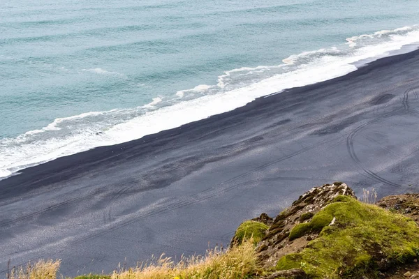 View of Solheimafjara beach from Dyrholaey cliff — Stock Photo, Image