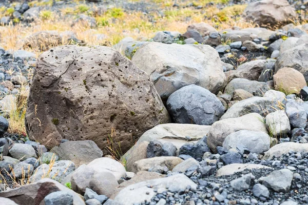 Piedras de piedra pómez cerca del glaciar Solheimajokull — Foto de Stock