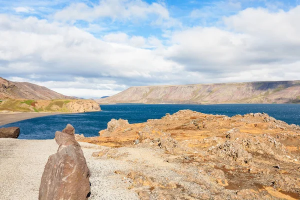 Costa do lago Kleifarvatn na Islândia — Fotografia de Stock