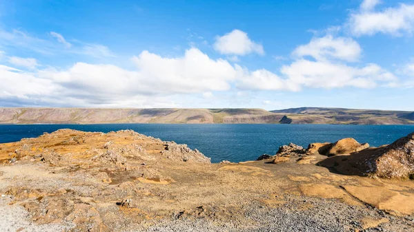 Panoramautsikt över sjön Kleifarvatn på Island — Stockfoto