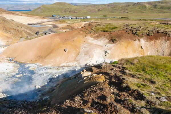 ホット ビューの上アイスランド Krysuvik 地区温泉します。 — ストック写真