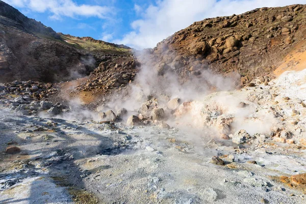 Fumarole op Krysuvik gebied, IJsland — Stockfoto