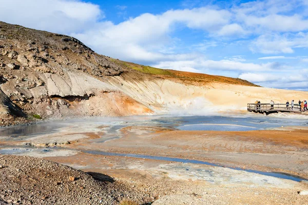 Krysuvik、アイスランドの観察デッキと泥ポット — ストック写真