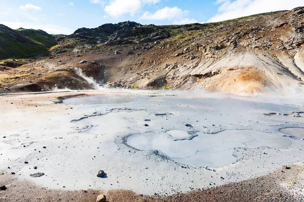 Mud pot crater in Krysuvik area, Iceland — Stock Photo, Image