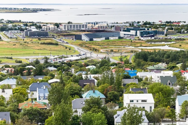 Reykjavik şehir ve Atlantik Okyanusu kıyısında