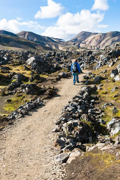 游客在 Laugahraun 火山熔岩场的足迹 — 图库照片