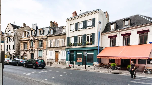 Rue Chanzy i Reims city i sommarmorgon — Stockfoto