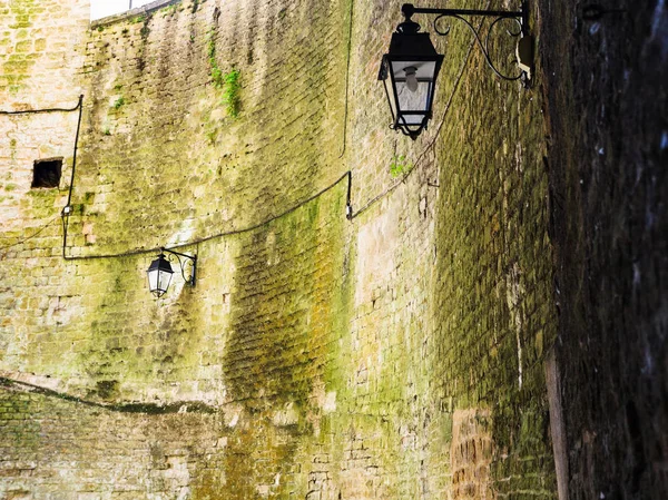 Lanterns on old stone wall of Chateau de Sedan — Stock Photo, Image
