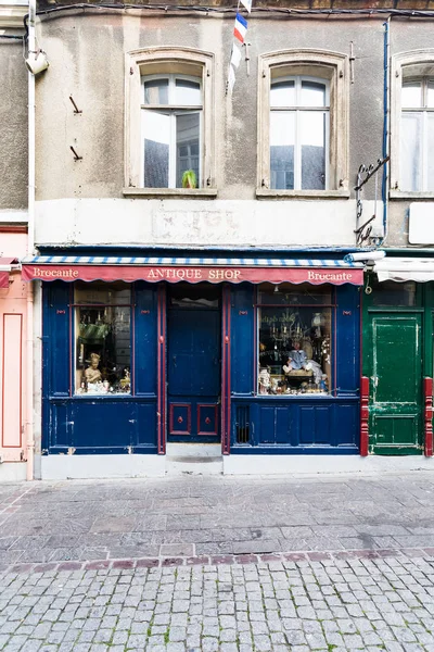 Hausfassade mit Antiquariat in Boulogne — Stockfoto