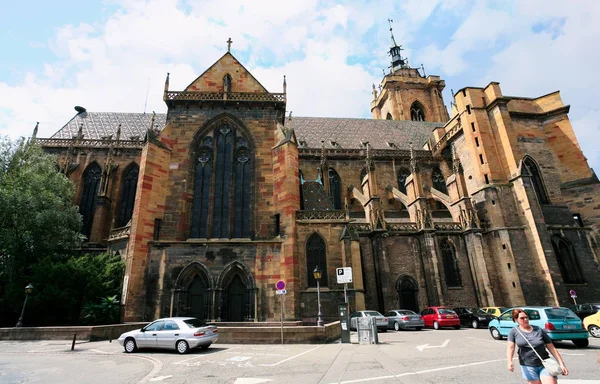 Urban car parking on square near church in Colmar — Stock Photo, Image