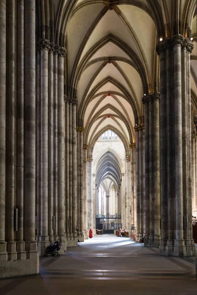 People in nave of Cologne Cathedral — Stock Photo, Image