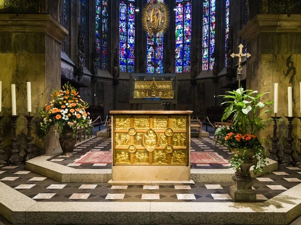 Altare e santuario di Carlo Magno ad Aquisgrana Dom — Foto Stock