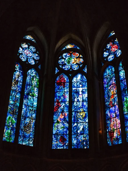 Windows umělce Marc Chagall v Reims Cathedral — Stock fotografie