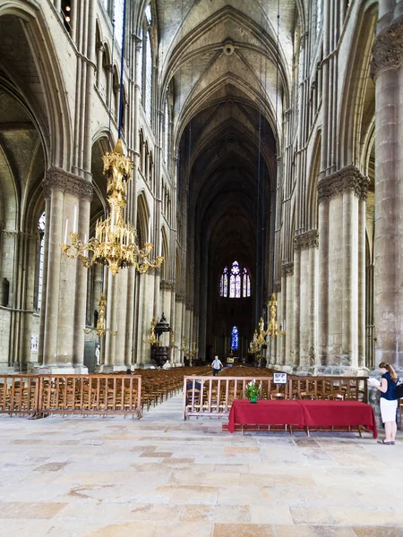 Lidé vnitřní of Reims Cathedral — Stock fotografie