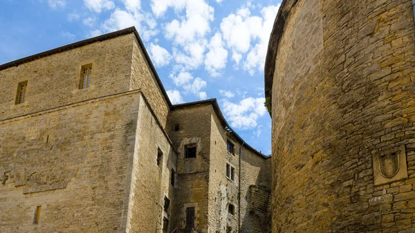 Torres dentro de Chateau de Sedan no verão — Fotografia de Stock