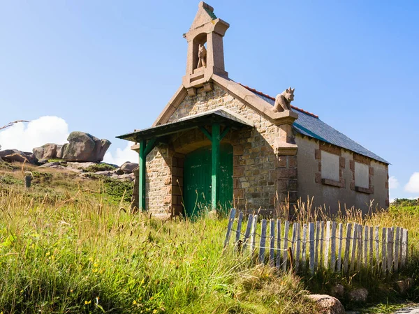 Bretonisches Steinhaus im keltischen Stil in Plaumanach — Stockfoto