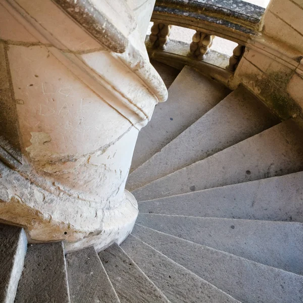 Passos em espiral no castelo Chateau de Chambord — Fotografia de Stock