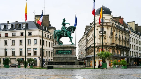 Памятник Жанне д "Арк на площади Мартроя — стоковое фото