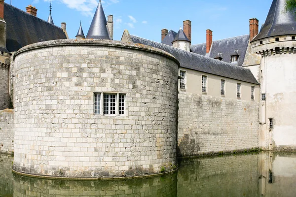 Buitenkant van het kasteel Chateau de Sully-sur-Loire — Stockfoto