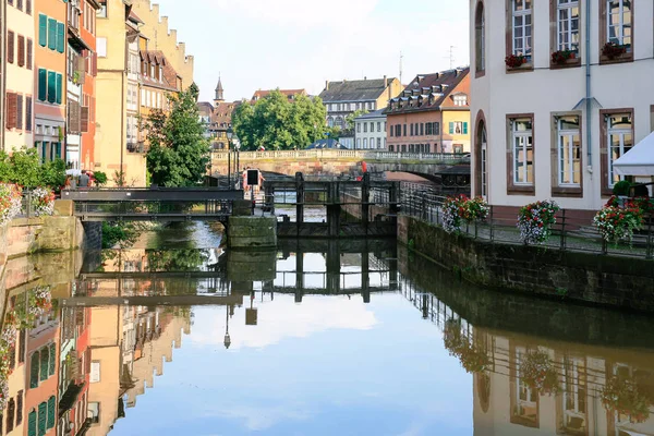 Nemocný řeka ve čtvrti Petite France ve Štrasburku — Stock fotografie