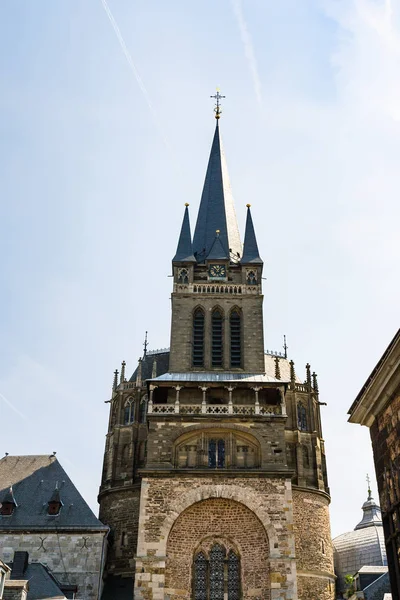 Viw des Westturms der Aachener Kathedrale — Stockfoto