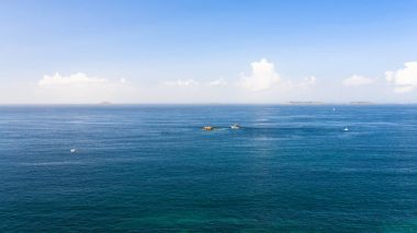 Manş Saint Guirec alanından görünümünü