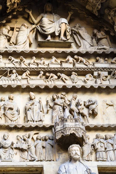 Decor of outdoor portal of Reims Cathedral — Stock Photo, Image