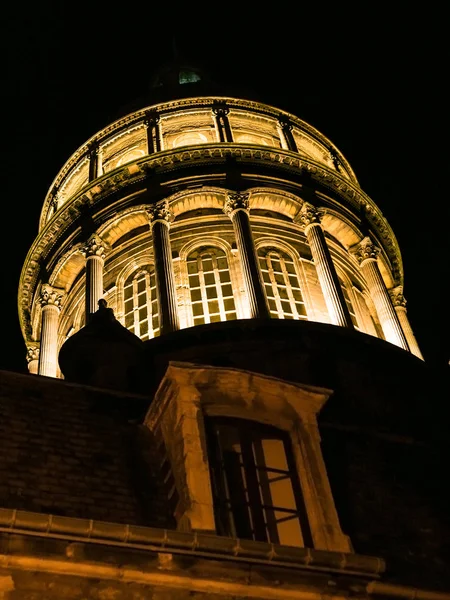 Beleuchtete Basilika Notre-dame de boulogne — Stockfoto