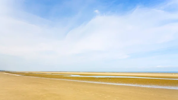 Panoramic view of blue sky over yellow sand beach — Stock Photo, Image