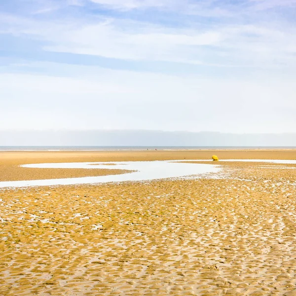 Blue sky over sand beach of Le Touquet after ebb — Stock Photo, Image