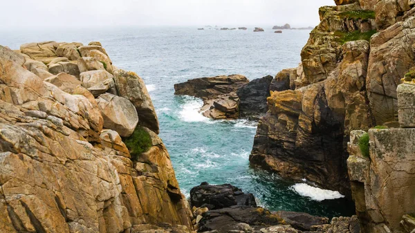 Rocks on shore of Gouffre gulf of English Channel — Stock Photo, Image