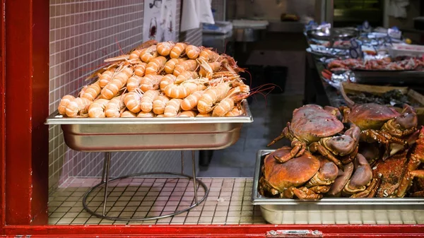 Marisco fresco local en la ciudad de Treguier —  Fotos de Stock