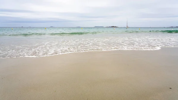 从珀罗斯-吉雷奇镇的沙滩上欣赏大海的景色 — 图库照片
