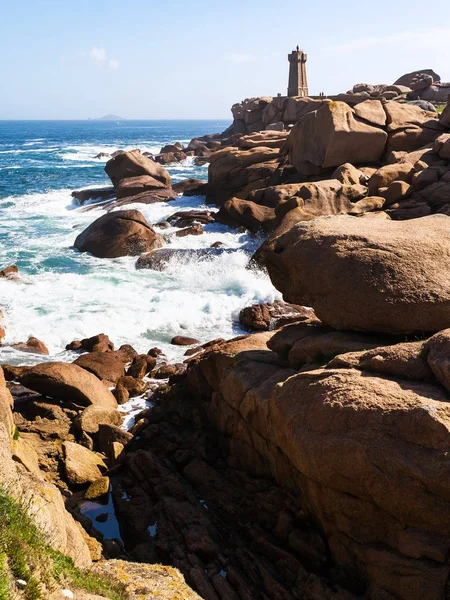 Rocky coast of with lighthouse in Ploumanac'h — Stock Photo, Image