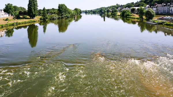 Superfície do rio Loire na cidade de Amboise — Fotografia de Stock