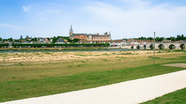 Panoramic view of Gien city from valley of Loire — Stock Photo, Image