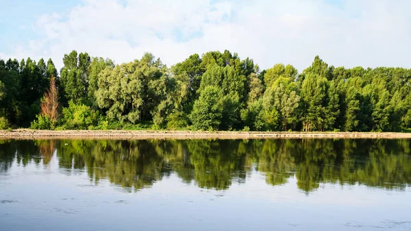 Loire river in Orleans city in summer evening — Stock Photo, Image