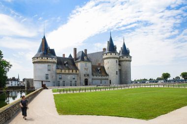 profili castle Chateau de Sully-sur-Loire Bahçe üzerinden