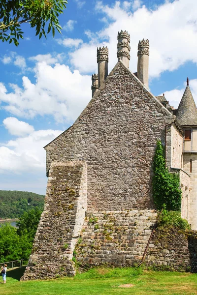 Turista v blízkosti zámku Chateau de la Roche-Jagu — Stock fotografie