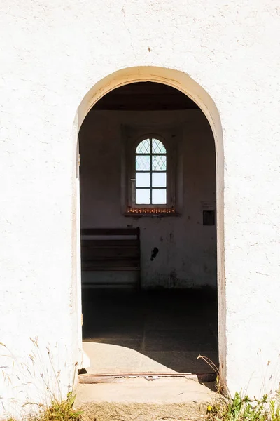 イル ・ デ ・ ブレハのサン ・ ミッシェル礼拝堂への入り口 — ストック写真